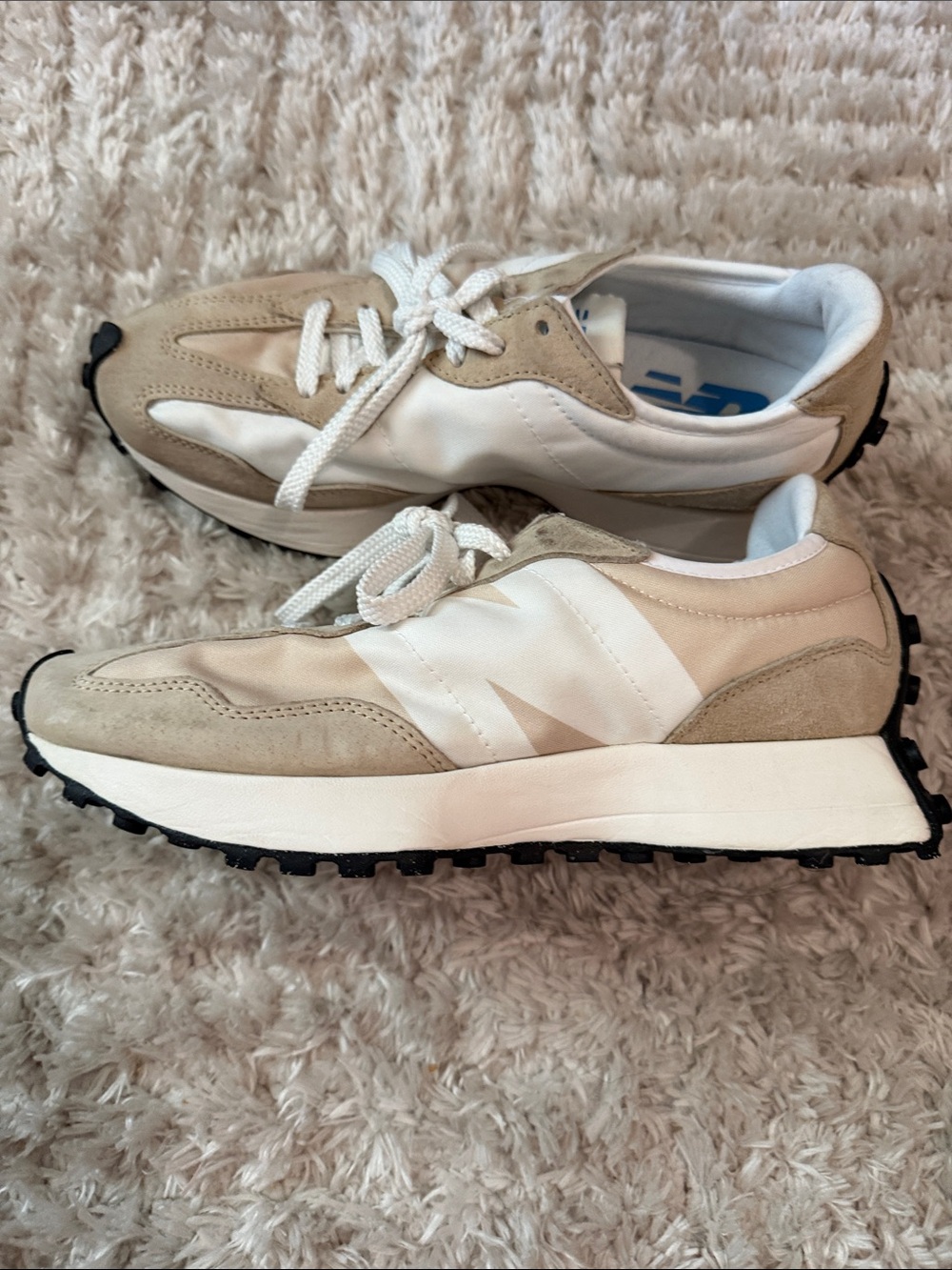 NEW Balance 327 Neutral Beige & White Sneakers